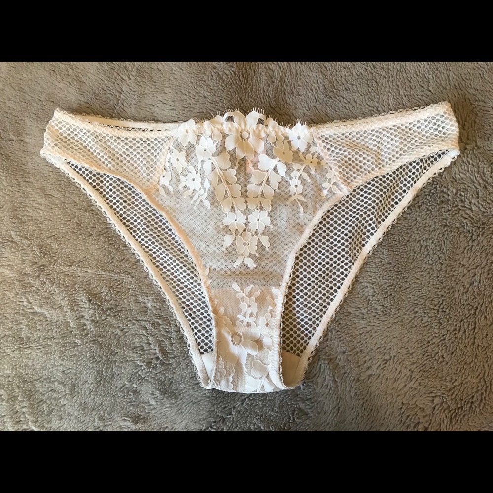 Victoria’s Secret fishnet/lace panties NWOT size L